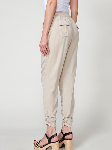 KOROSHI Regular Trousers in Beige