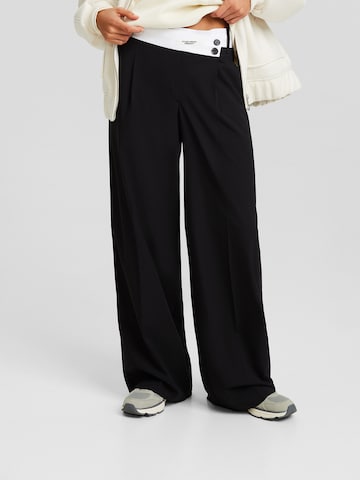 Bershka Wide leg Pants in Black: front