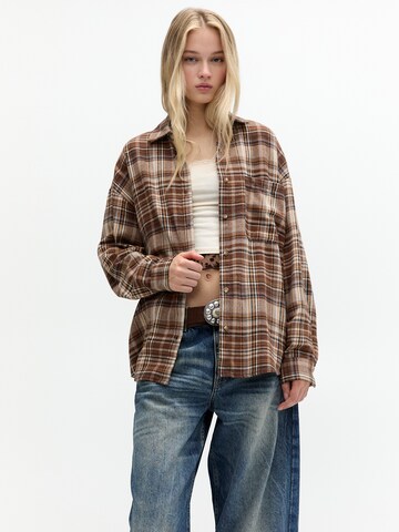Pull&Bear Blouse in Bruin: voorkant