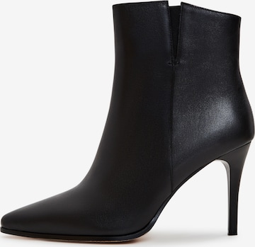 CESARE GASPARI Ankle Boots in Schwarz: predná strana