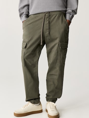 Pull&Bear Loosefit Cargobroek in Groen: voorkant