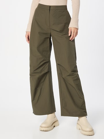 WEEKDAY Wide leg Pants 'Nilo' in Green: front