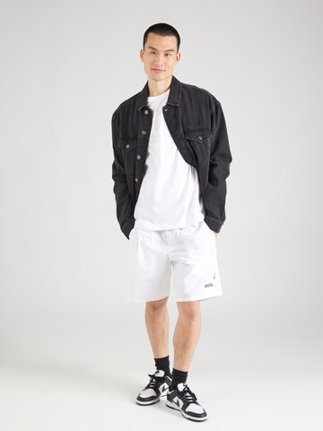 T-Shirt 'Heritage' BOSS en blanc