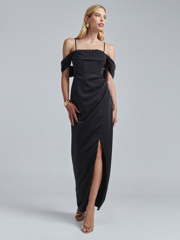 BWLDR - Vestido de noche 'Bismarck' en negro: frente