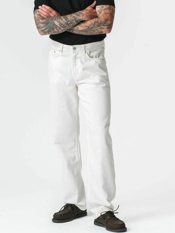 TEESHOPPEN Regular Farkut ' Relaxed Jeans ' värissä valkoinen: etupuoli