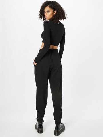 ABOUT YOU x INNA Tapered Broek 'Sandra' in Zwart