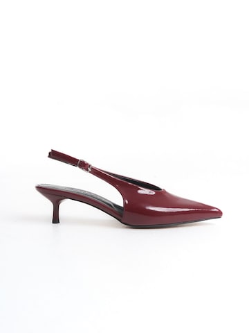 Escarpins à bride arrière Trendyol en rouge : devant