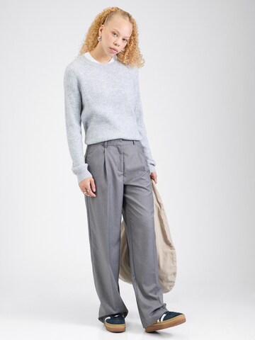 Pull-over PIECES en gris