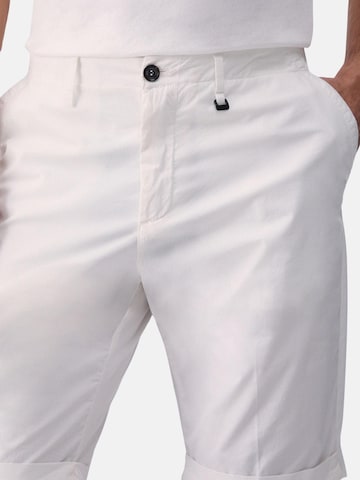 Liu Jo - regular Pantalón chino 'LIU JO UOMO PANTA BERMTELA PANTALONCINO' en blanco