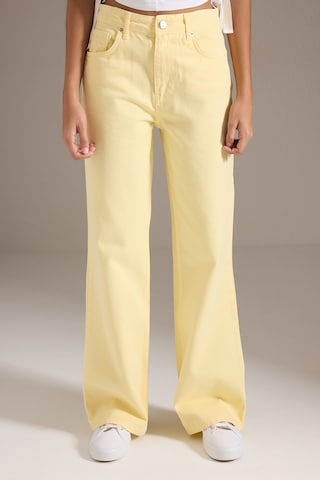 Trendyol - Pierna ancha Vaquero en amarillo: frente