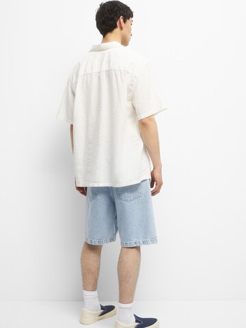 Comfort fit Camicia di Pull&Bear in bianco