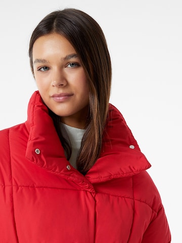 Veste d’hiver Bershka en rouge