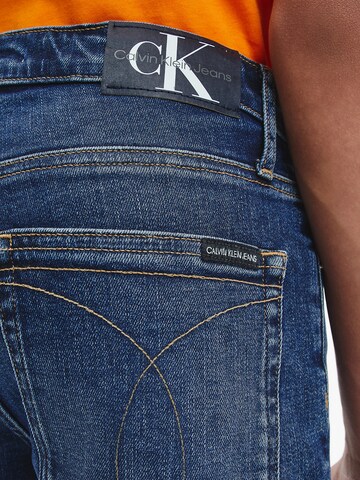 Calvin Klein Jeans Slimfit Shorts in Blau