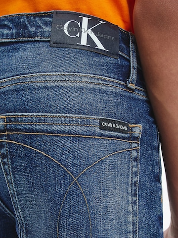 Calvin Klein Jeans Slimfit Shorts in Blau