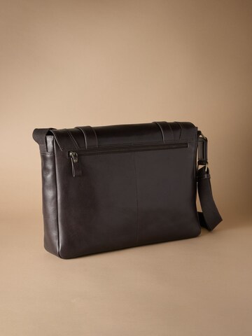 Next Lähettilaukku värissä ruskea