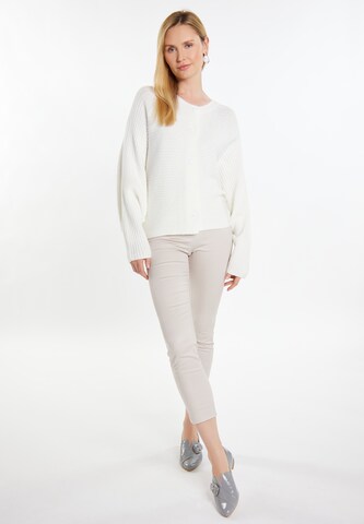 balts usha WHITE LABEL Adīta jaka