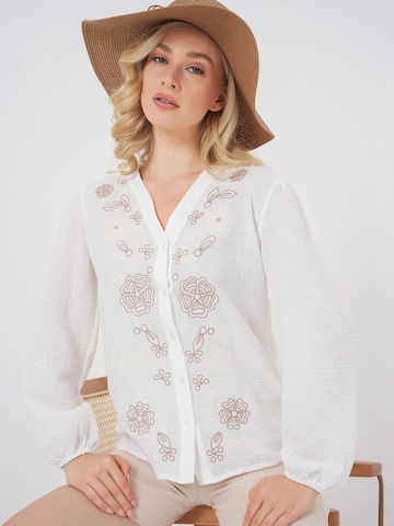 Bigdart Blouse in White: front