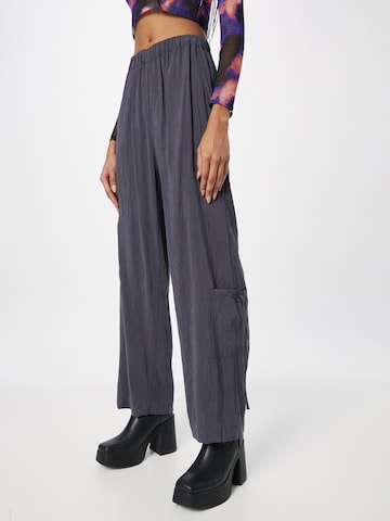 Wide Leg Pantalon cargo 'Moa' NORR en gris : devant