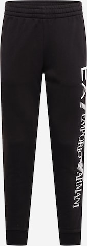 Tapered Pantaloni sportivi di EA7 Emporio Armani in nero: frontale