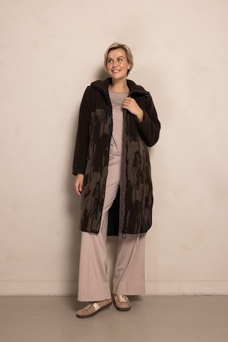 Zhrill Wintermantel in Braun: Vorderseite