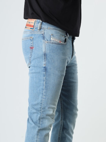 DIESEL - Skinny Calças de ganga '1979 SLEENKER' em azul