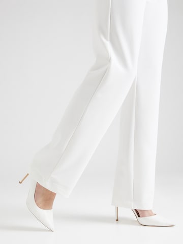 Regular Pantaloni 'IZZIE' de la Y.A.S pe alb