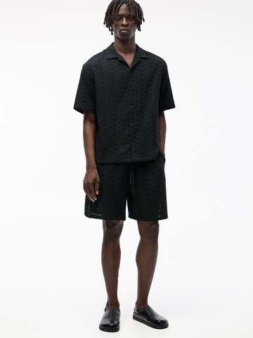 Pull&Bear Comfort Fit Hemd in Schwarz
