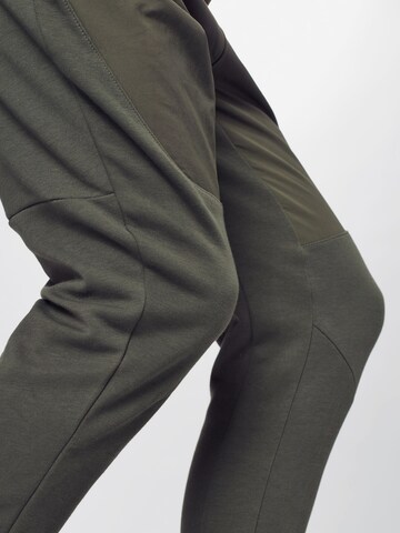 Tapered Pantaloni sport de la Reebok pe gri