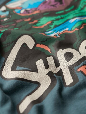 T-Shirt 'TRAVEL POSTCARD' Superdry & Co en bleu