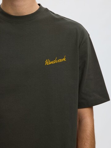 SELECTED - Camiseta en marrón