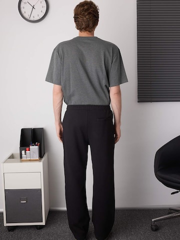 Trendyol Loosefit Nadrág - fekete