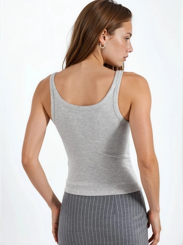 Busem Tanktops & Camis in Grau
