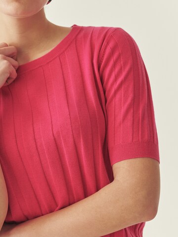 TATUUM Pusero värissä vaaleanpunainen