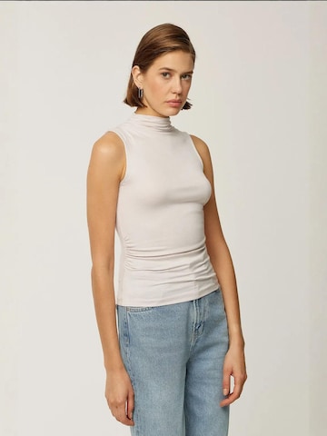 Hiccup Top in White