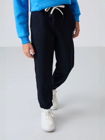 Tommy Life Broek 'TOMMY Kinder Jogginghose' in Zwart: voorkant