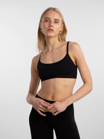 T-shirt Reggiseno 'Namee' di PIECES in nero