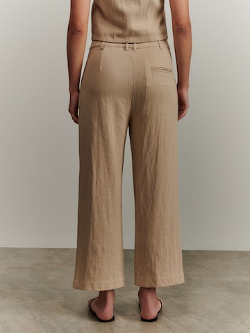 Wide leg Pantaloni con pieghe 'Magdalena' di ABOUT YOU x Marie von Behrens in beige