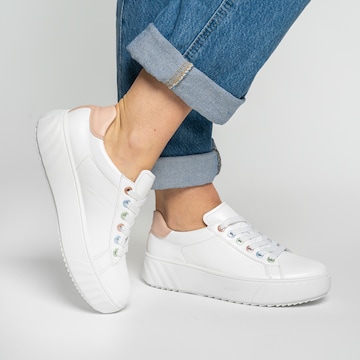 ARA Sneakers in White: front