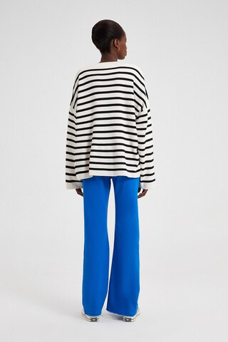 Pull-over oversize Touche Prive en blanc
