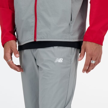 Effilé Pantalon new balance en gris