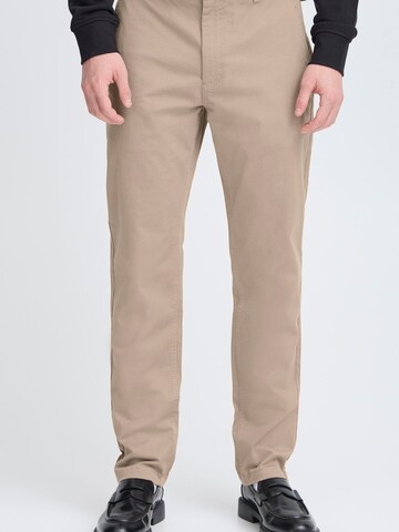 Kronstadt Regular Chino Pants 'Cummings' in Brown: front