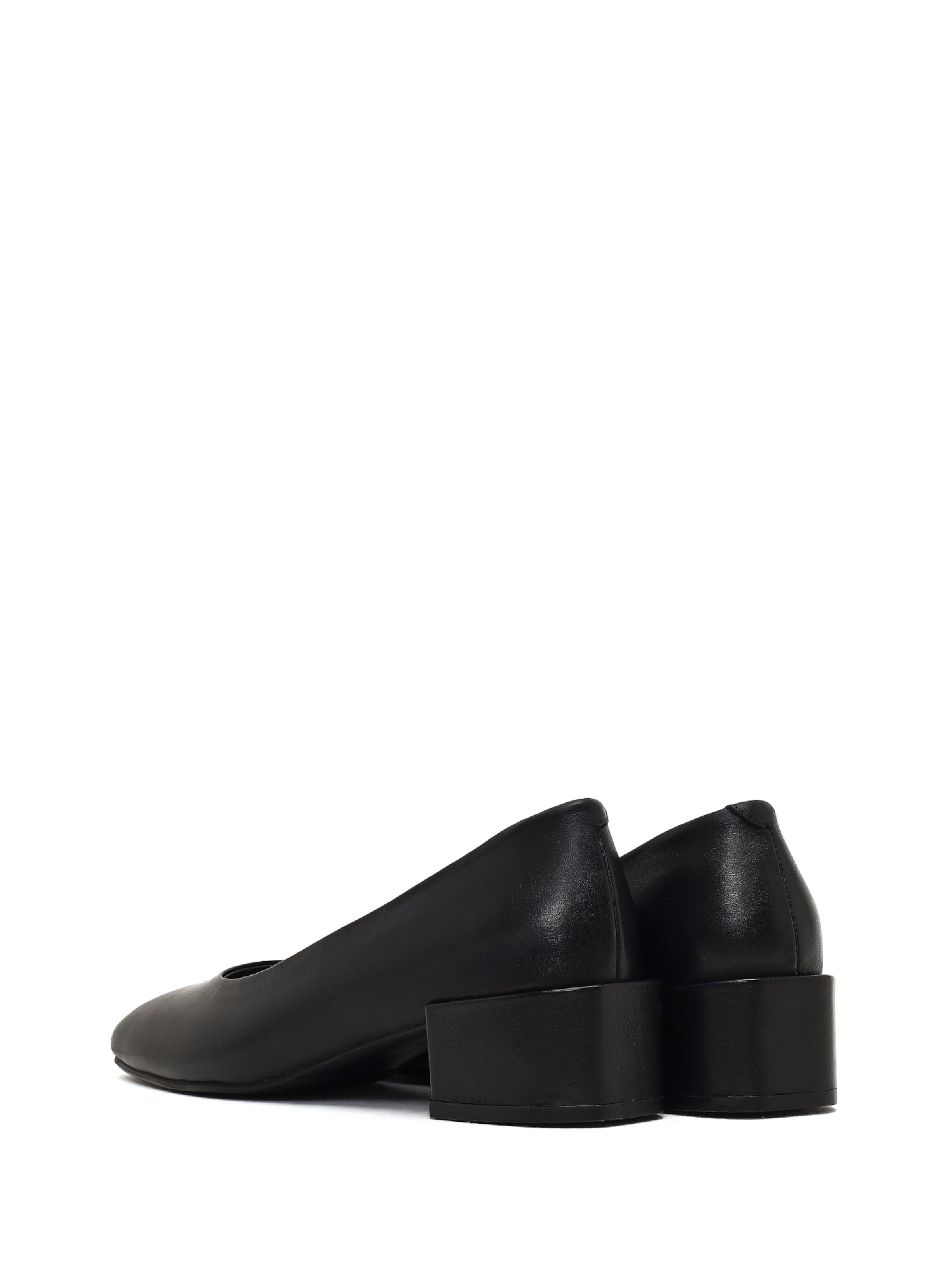 Derimod Pumps in Black