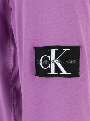 Calvin Klein Jeans Regular Fit Sweatshirt i lilla