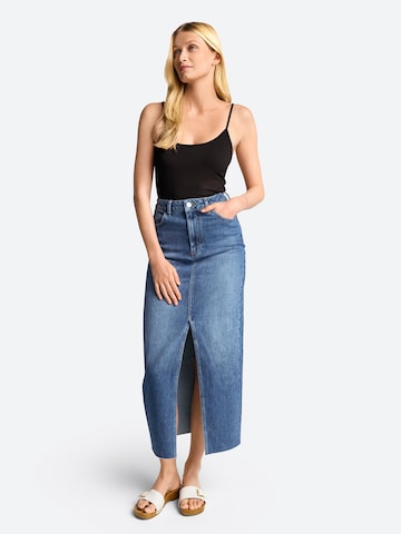 Top de la Rich & Royal pe negru