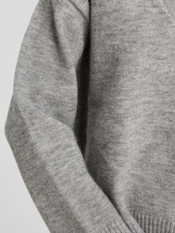 Pull-over Bershka en gris