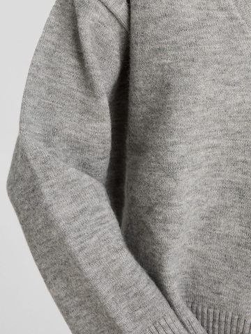 Bershka Pullover in Grau