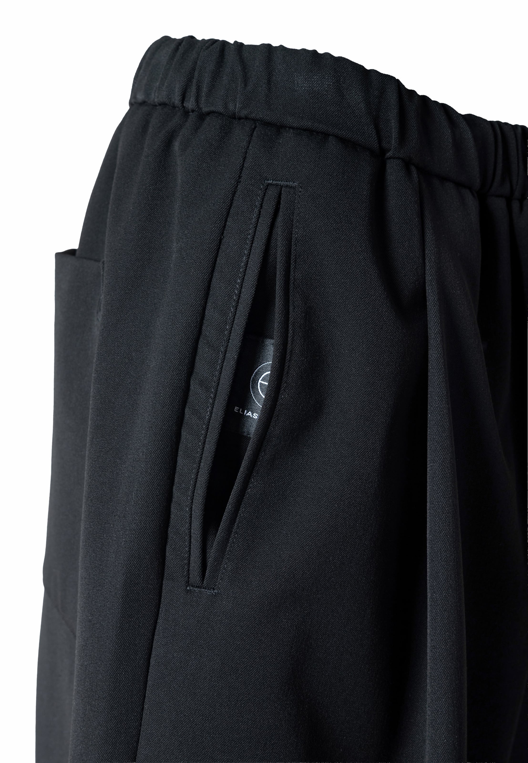 Loosefit Pantaloni con pieghe 'Lixi' di Elias Rumelis in nero