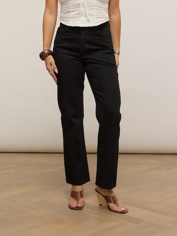 noar studios Boot cut Jeans 'CROPPED DENIM' in Black: front