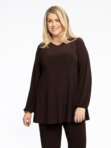 Yoek Tunic in Brown: front