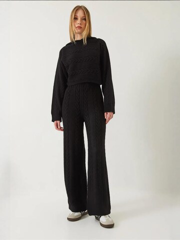 Completo pantalone di Bianco Lucci in nero: frontale